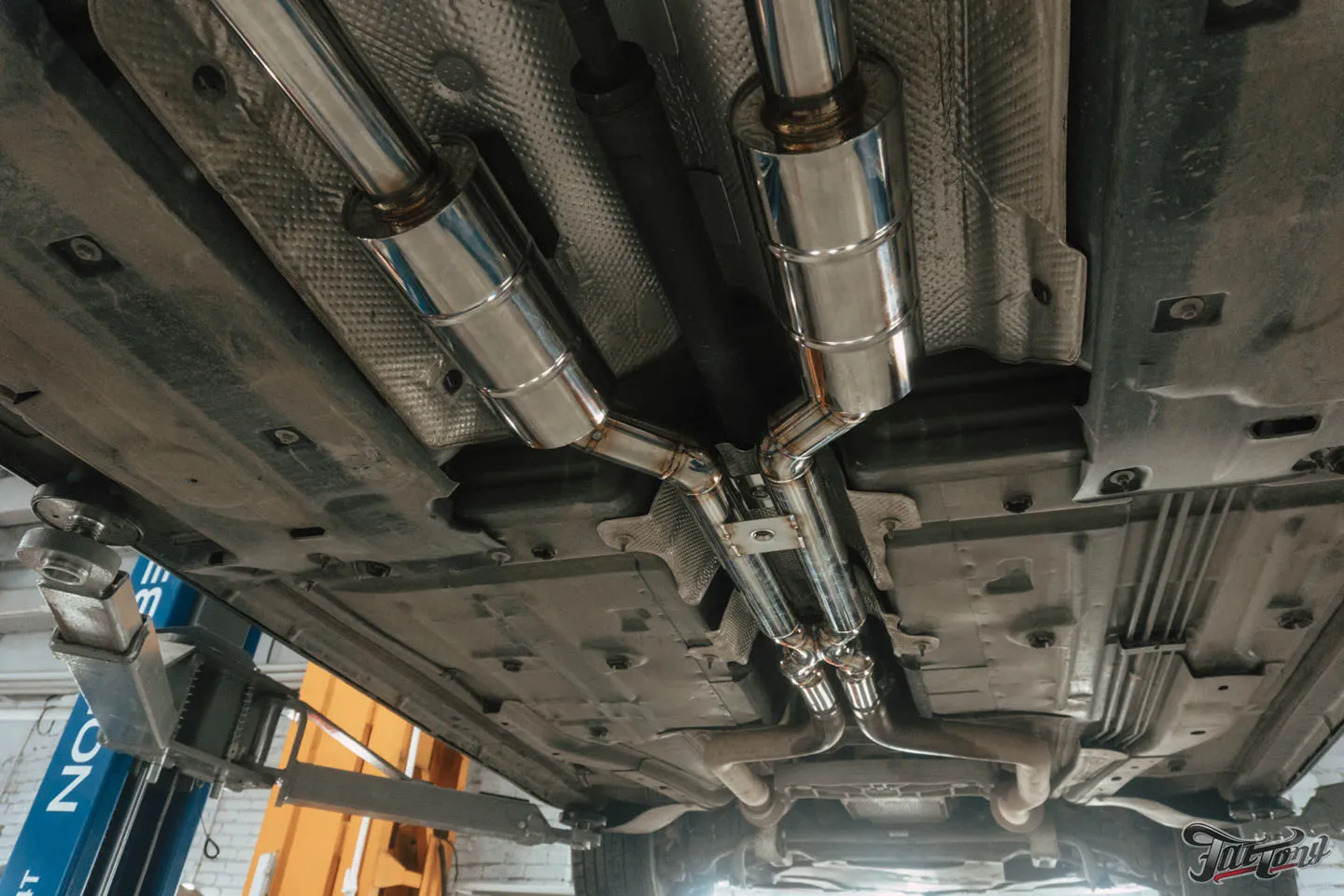 Новая выхлопная система с двумя режимами громкости на Dodge Challenger 3.6. Потратили на кнопку переключения режимов 5 дней!